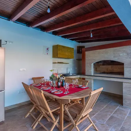 公寓 Three-bedroom In *
