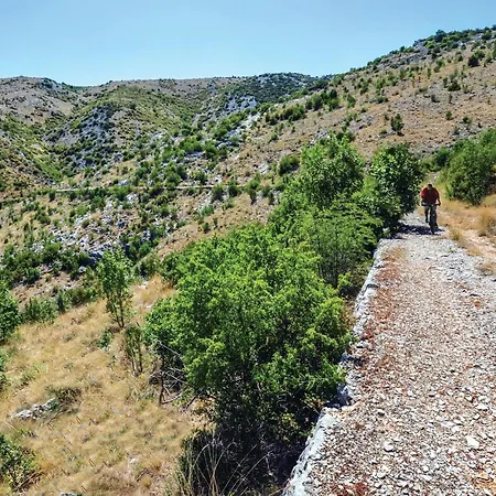 アパート Three-bedroom In