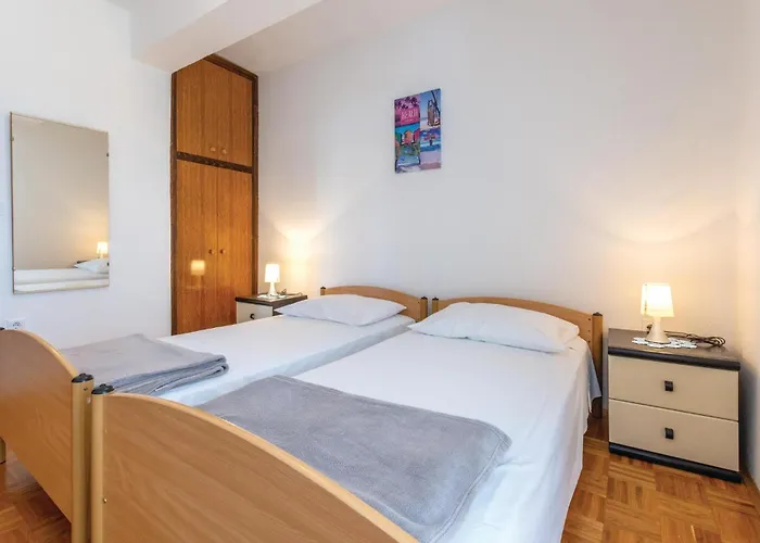 Apartamento Three-bedroom In *
