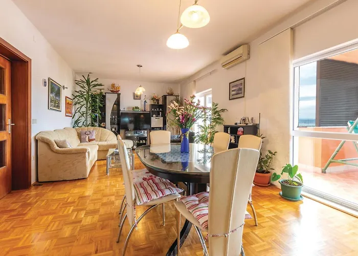 Three-bedroom In Apartamento Plano