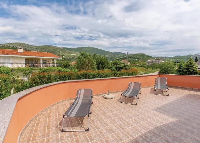 Three-bedroom In Apartamento Plano